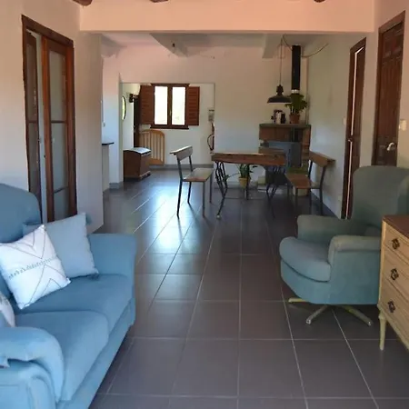 Apartamento Atico En Masia Compartida.